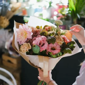 Grand choix parmi nos bouquets de fleurs sur notre eshop en ligne et livraison gratuite à partir de 75 €.